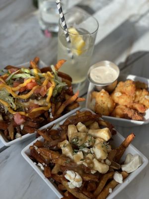 Petit Poutinerie by null