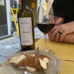 Taverna dei Canti - Canolo with an amazing Sicilian wine!
