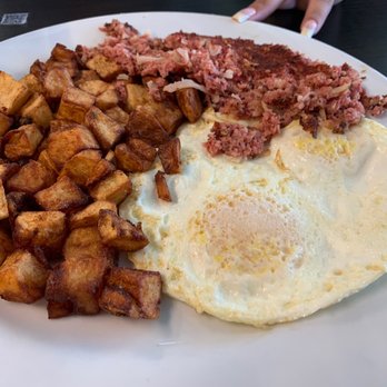 Bea Bea’s - Corned Beef Hash - Coffee & Tea Near Me - Glendale, California Bea Bea’s - Corned Beef Hash - Coffee & Tea Near Me - Glendale, California