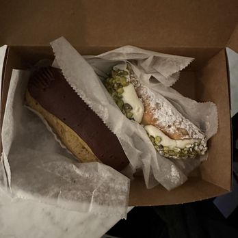 Mike's Pastry - Eclair and pistachio cannoli - Bakeries Near Me - Boston, Massachusetts Mike's Pastry - Eclair and pistachio cannoli - Bakeries Near Me - Boston, Massachusetts