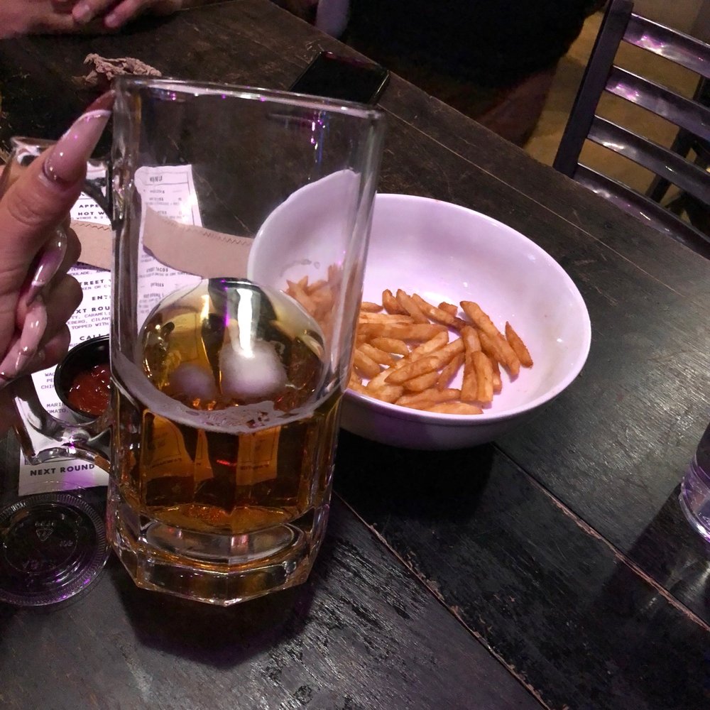 32 oz. w/ papas fritas 32 oz. w/ papas fritas