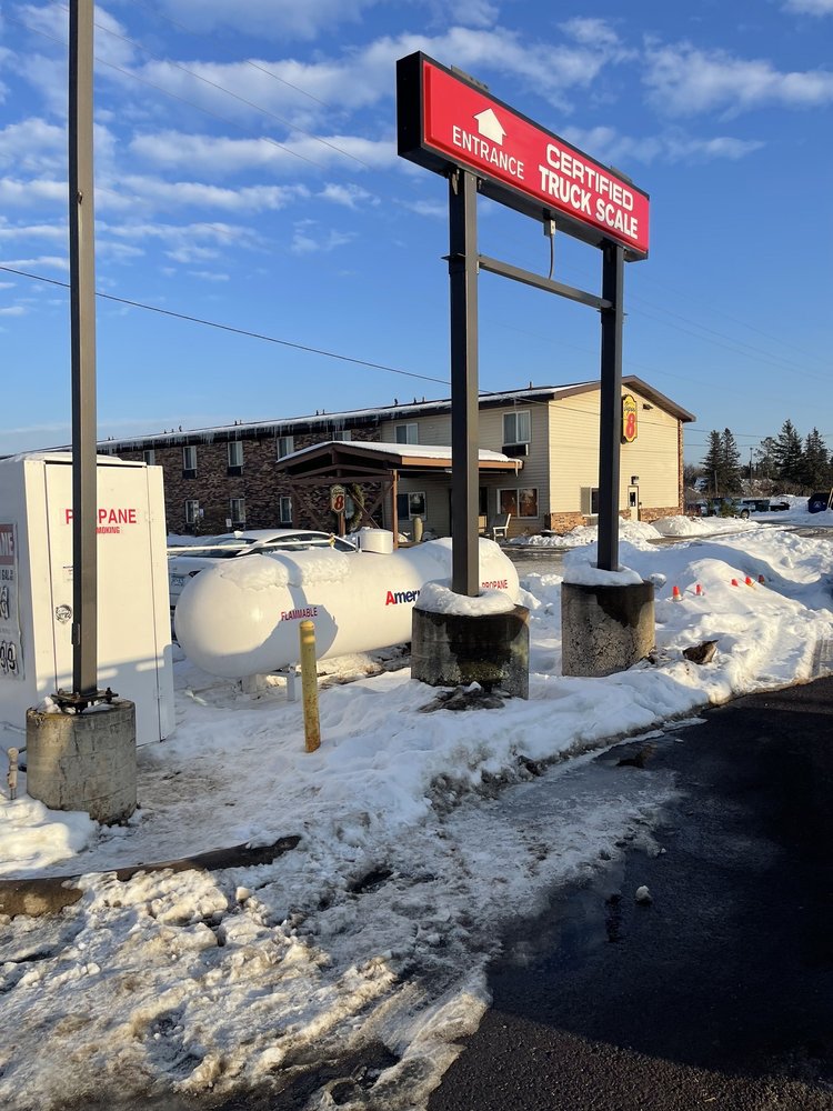 HOLIDAY STATION STORE Updated August 2024 15 Photos 4827 E 2nd St