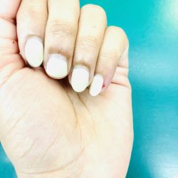 Paris Nails & Spa - I do my nails done much better than hers.