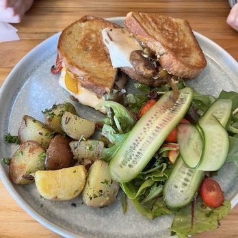 Vincenzo - Sandwiches Near Me - Toronto, Ontario Vincenzo - Sandwiches Near Me - Toronto, Ontario