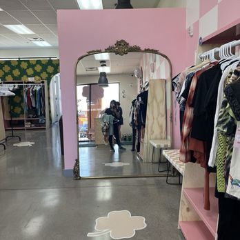 Indy Clover - Beautiful Large mirror - Women's Clothing Near Me - Las Vegas, Nevada