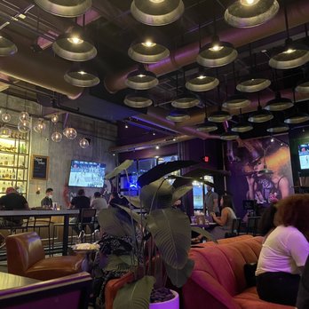 The Oakmont - Inside - American Near Me - Indianapolis, Indiana The Oakmont - Inside - American Near Me - Indianapolis, Indiana