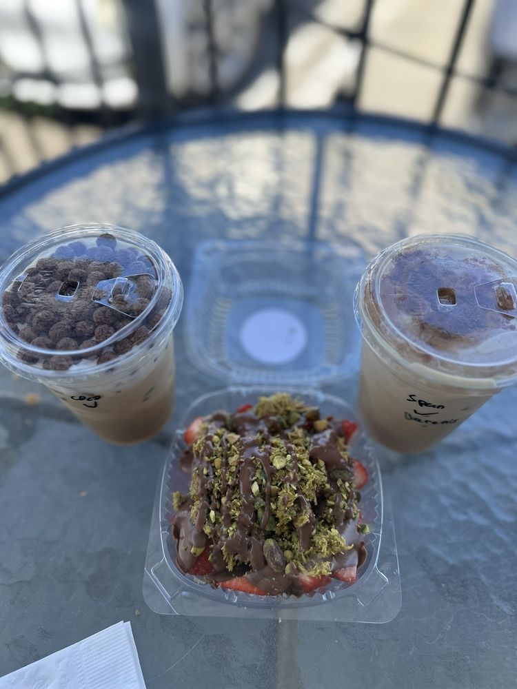 Serve Coffee & Pastries