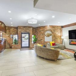 Best Western Plus Governor's Inn - Lobby