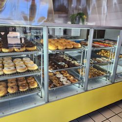 Christy's Donuts - Good selection of donuts!