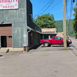 Stookey's Famous Barbeque - Side Parking