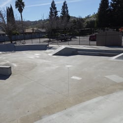 Three Oaks Park - Good skate park with a lot to ride