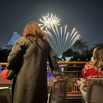 Tomorrowland Skyline Lounge - Some people didn't care that they blocked the view of others! Grrrrr! - Amusement Parks Near Me - Anaheim, California Tomorrowland Skyline Lounge - Some people didn't care that they blocked the view of others! Grrrrr! - Amusement Parks Near Me - Anaheim, California