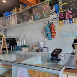 Matunuck Pizza Pie - Inside