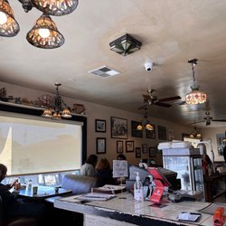 Garrett's Old Fashioned Restaurant - Inside is cozy and classic diner