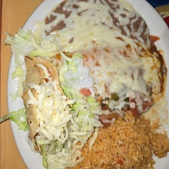 La Barca Restaurant - Chile releno plate - Mexican Near Me - Los Angeles, California La Barca Restaurant - Chile releno plate - Mexican Near Me - Los Angeles, California