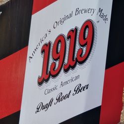 West Main Pizza - Root Beer in Frosty Mugs