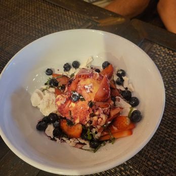 Running Goose - Pavlova - Gastropubs Near Me - Los Angeles, California