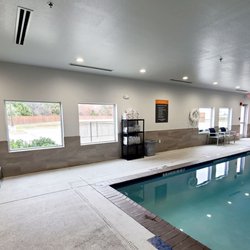 La Quinta by Wyndham Dallas Duncanville - Windows are nice so you don't feel like you're in a box.