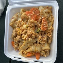 Chicken phad see ewe