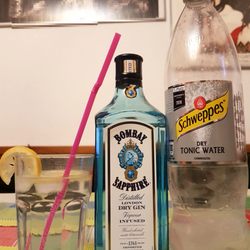 Merkur Markt - Gin Tonic mit Bombay Sapphire Gin und Schweppes Dry Tonic Water