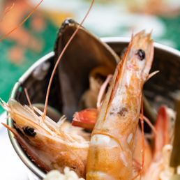 House Deluxe Tom Yum Soup with Instant Noodle /