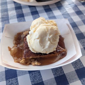 Big John's Texas BBQ - Apple cobbler and vanilla ice cream - Barbeque Near Me - Page, Arizona