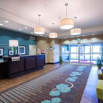 Hampton Inn Saskatoon South - Lobby - Hotels Near Me - Saskatoon, Saskatchewan