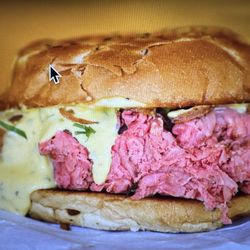 Jamie's Roast Beef - RB with garlic aioli, onion ring, cheddar