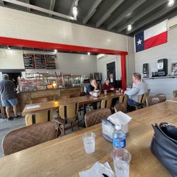 Bubby’s BBQ - Inside sitting