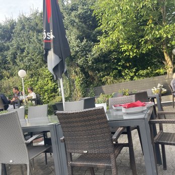 Les Cedres - Outside - Lebanese Near Me - Münster, NW Les Cedres - Outside - Lebanese Near Me - Münster, NW
