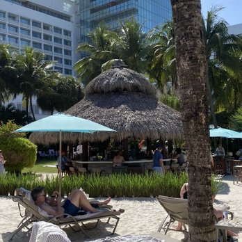 The Palms Hotel & Spa - Pool área - Hotels Near Me - Miami Beach, Florida
