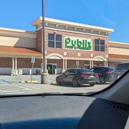 a view of the outside of a publix store a view of the outside of a publix store