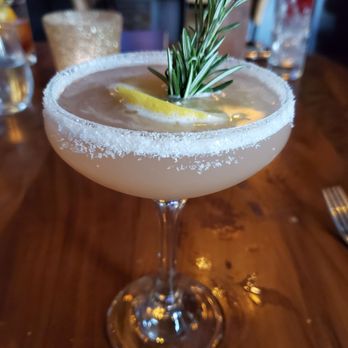 Central Bar + Restaurant - Pretty in Pink - American Near Me - Bellevue, Washington