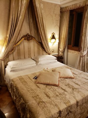 Canal Grande Hotel by null