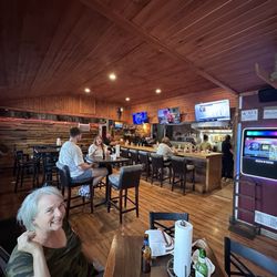 Steady Eddy's Pumphouse - Restaurant and bar area