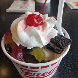 Freddy's Frozen Custard & Steakburgers - Dirt and Worms Sundae