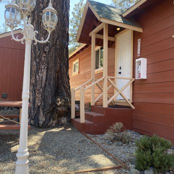 Grand Pine Cabins - Hotels Near Me - Wrightwood, California