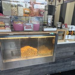 Flavor Addicts Gourmet Popcorn - Inside