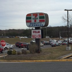 7-Eleven - Road Sign