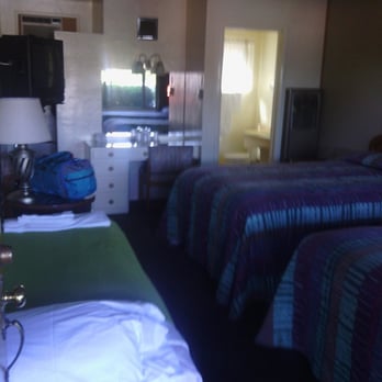 Melody Ranch Motel - Room with small roll away in it - Hotels Near Me - Paso Robles, California