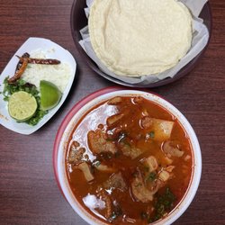 Delicious menudo on Fridays, Saturdays and Sundays. Rico menudo los viernes, sábados y domingos.