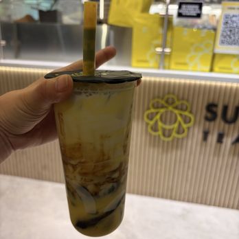 Sunright Tea Studio - Crème Brûlée Milk Tea with Boba - Bubble Tea Near Me - Seattle, Washington