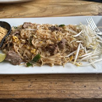 Mom's Siam - Beef pad Thai - Thai Near Me - Richmond, Virginia