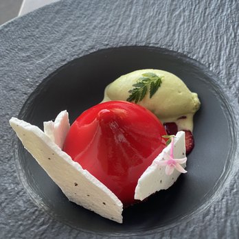 The Loft - Pavlova. - New American Near Me - Laguna Beach, California