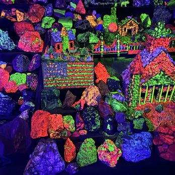 Petersen Rock Garden & Museum - Museums Near Me - Redmond, Oregon