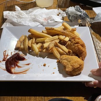 Carbón y Leña - Chicken fingers/tenders with fries - Caribbean Near Me - Quebradillas, Puerto Rico