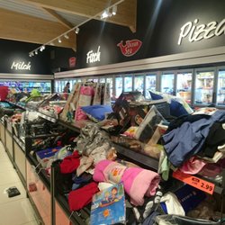 LiDL - Wühltisch wie er im Buche steht. Schrecklich.