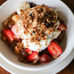 Kings Road Cafe - Yogurt granola fruit bowl