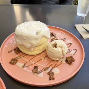 Burnt Crumbs - Souffl Pancakes w/cinnamon toast crunch - New American Near Me - Irvine, California