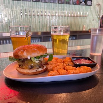 Topa Topa Brewing Company - Wagyu cheeseburger - Breweries Near Me - Ojai, California